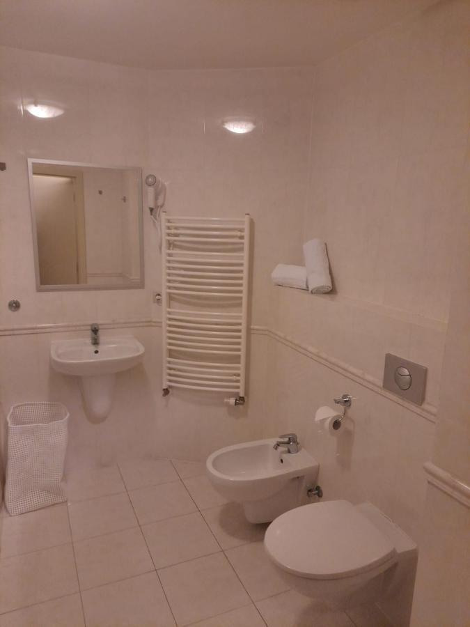 Apartman Nad Kolonadou Karlsbad Buitenkant foto