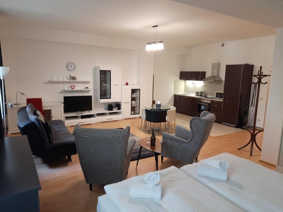 Apartman Nad Kolonadou Karlsbad Buitenkant foto